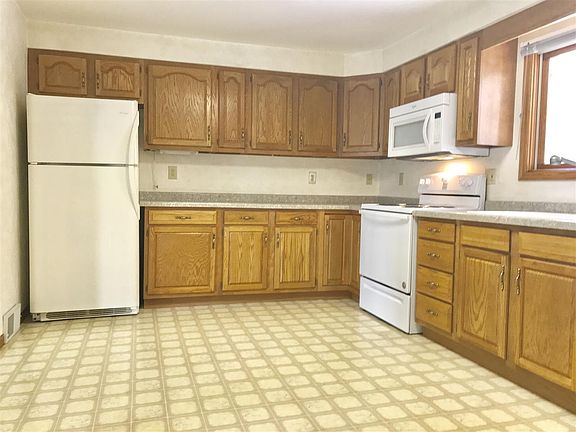 4th image of 360 W Midland Ave