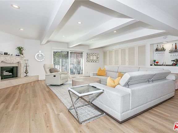 2nd image of 2385 Roscomare Rd Unit D17