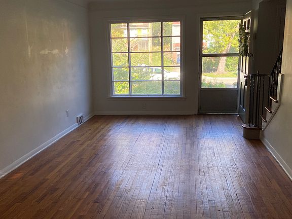 3rd image of 3452 Meadowbrook Blvd