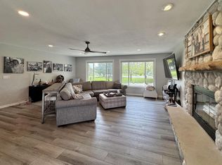 W360S2612 Scuppernong Dr, Dousman, WI 53118