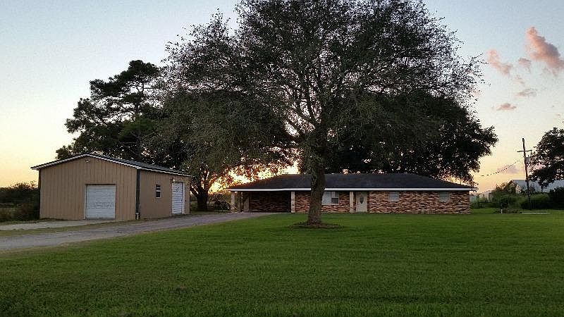 Large yard & workshop