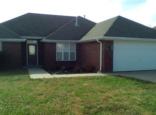 1202 E Ken Leach Ct, Siloam Springs, AR 72761