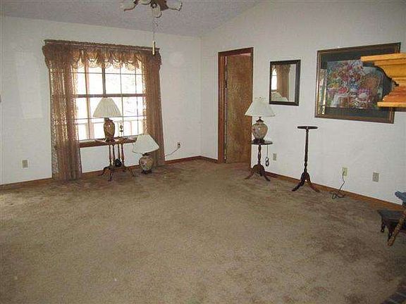 3rd image of 309 Village Ln