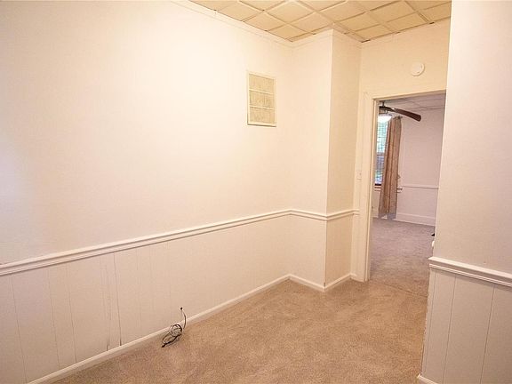 4th image of 128 Douglas Pl