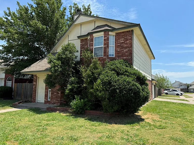 2618 Briarcliff Dr — Photo 1