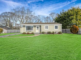 11 Maryland Blvd, Hampton Bays, NY 11946
