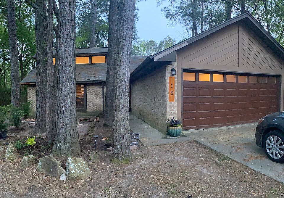 2nd image of 19 Tremont Woods Ct