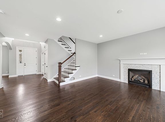 3rd image of 502 W Dorset Ave