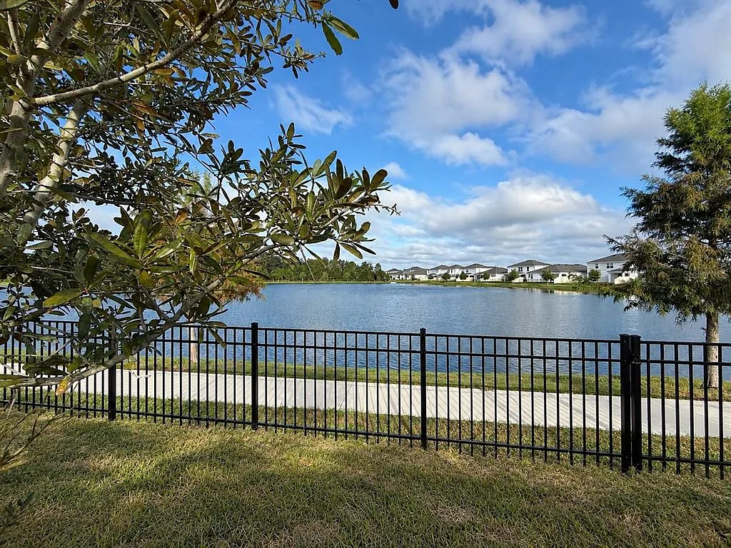 5 bed, 4.0 bath, 3224 sqft, $3,500 — Photo 2