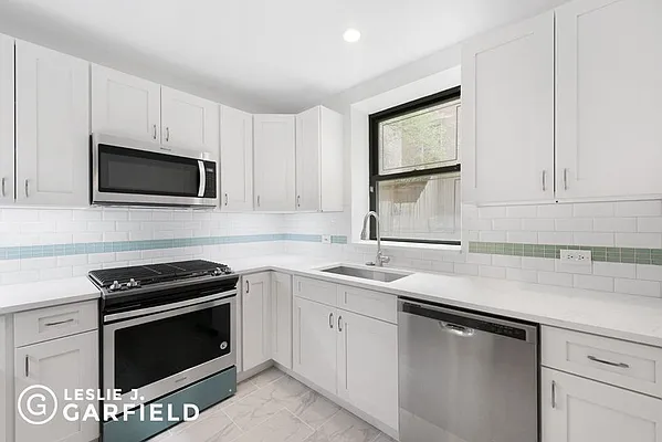 Rented by Leslie J. Garfield | media 33