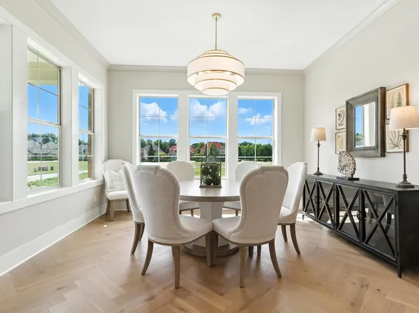 8101 Oaktree Dr S, Dublin, OH 43016