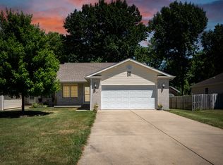 702 Woodridge Dr, Sherman, IL 62684