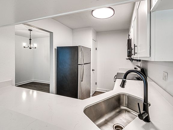 4th image of 8720 S Santa Fe Ave #21