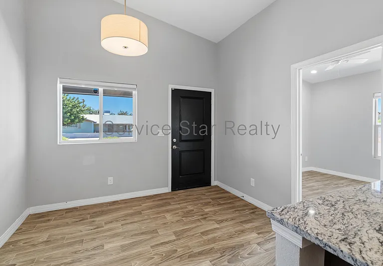 1558 W 5th St — Photo 3