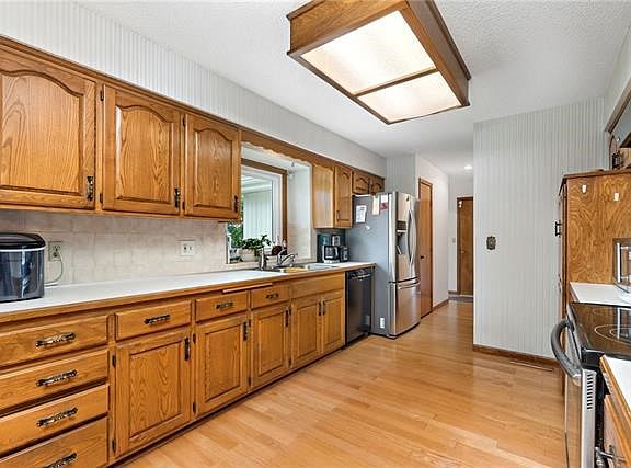 3rd image of 1605 NW Stonecrest Ct