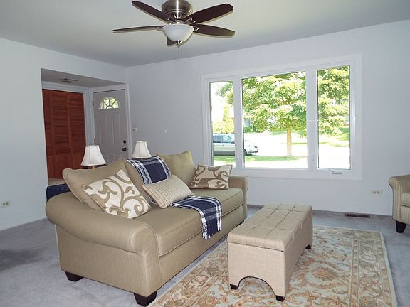 2nd image of 1325 Newcastle Ln