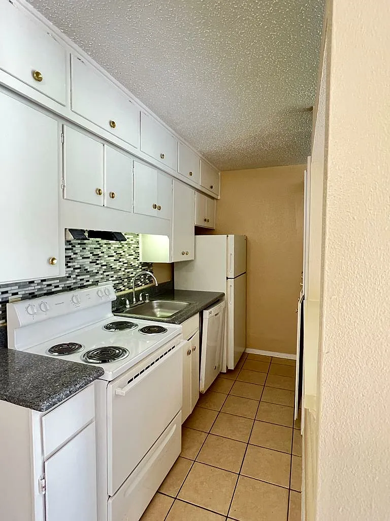Handley Oaks Apartments — Photo 1
