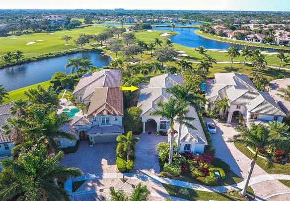 Home For Sale In Woodfield Country Club