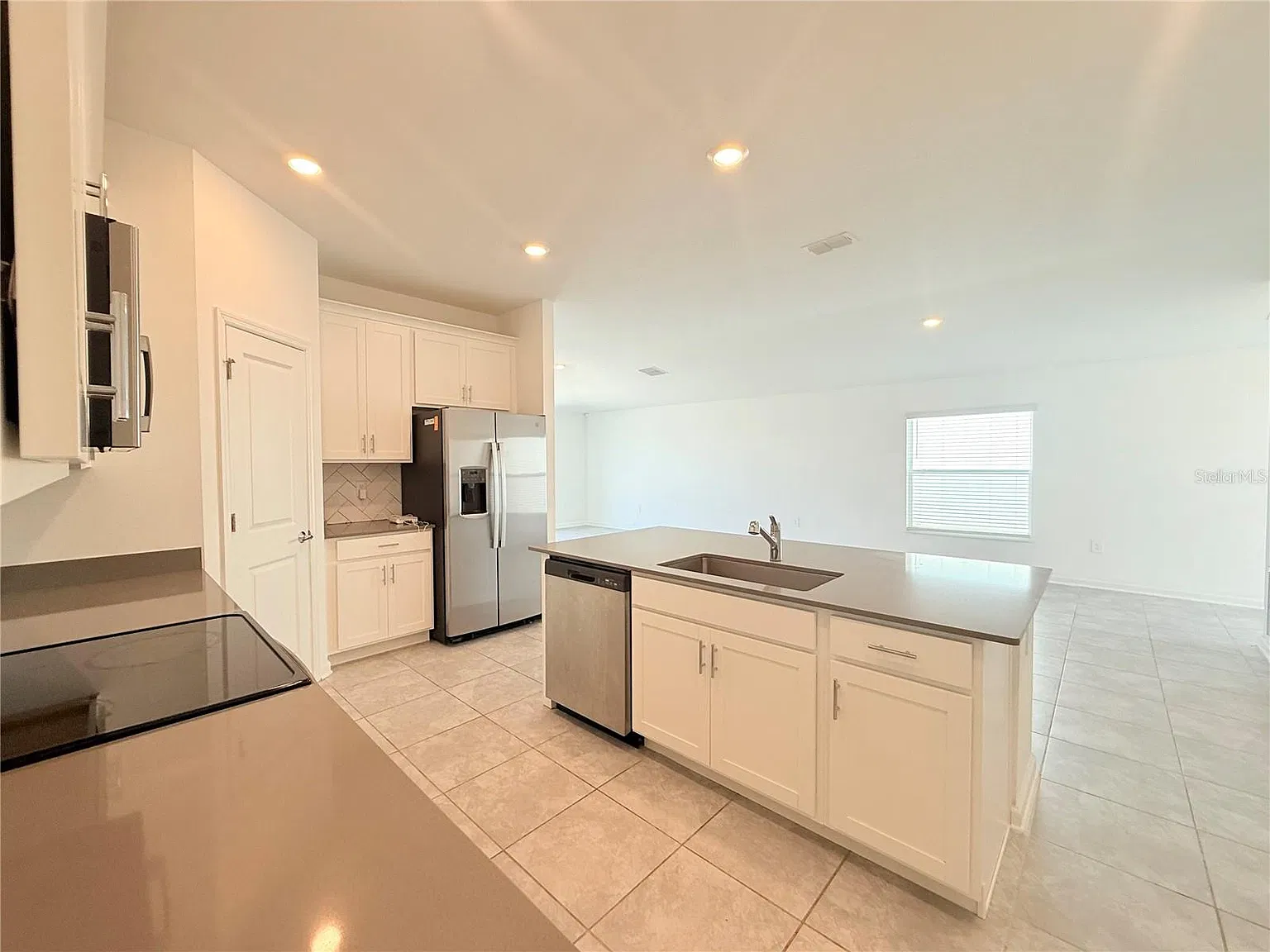 4 bed, 2.0 bath, 1841 sqft, $2,550 — Photo 4