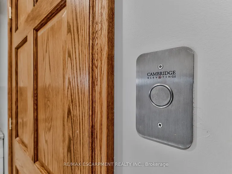 41 Candor Cres — Photo 15