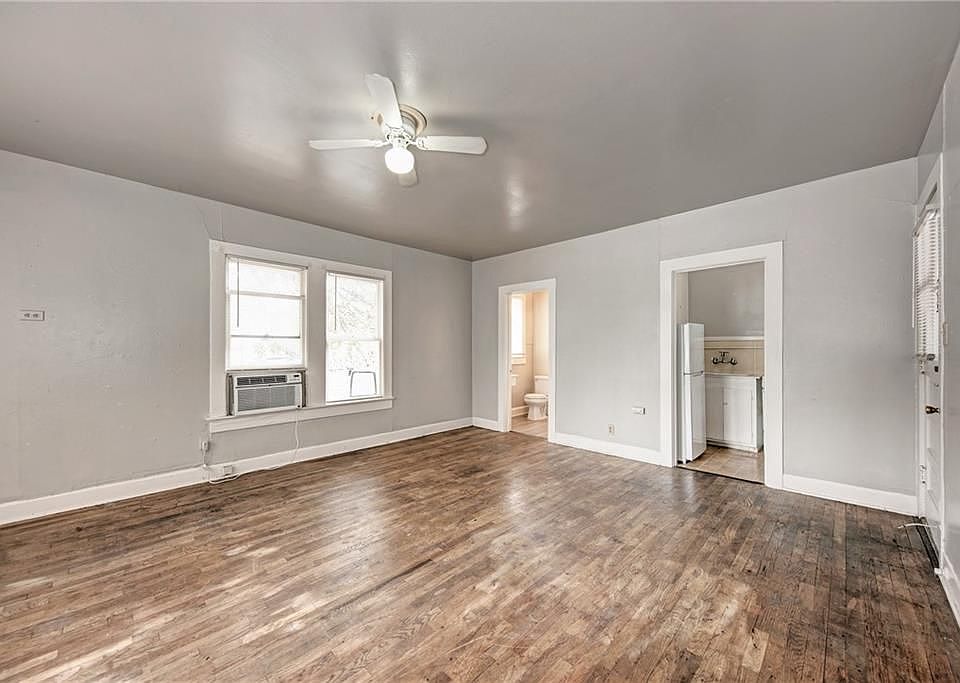 2nd image of 915 W 21st St