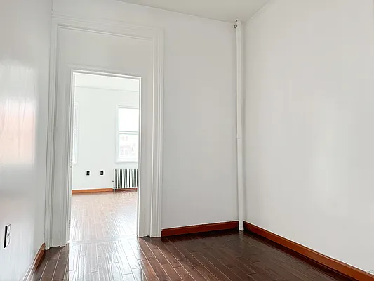 Rented by Bedford Realty USA Corp | media 3