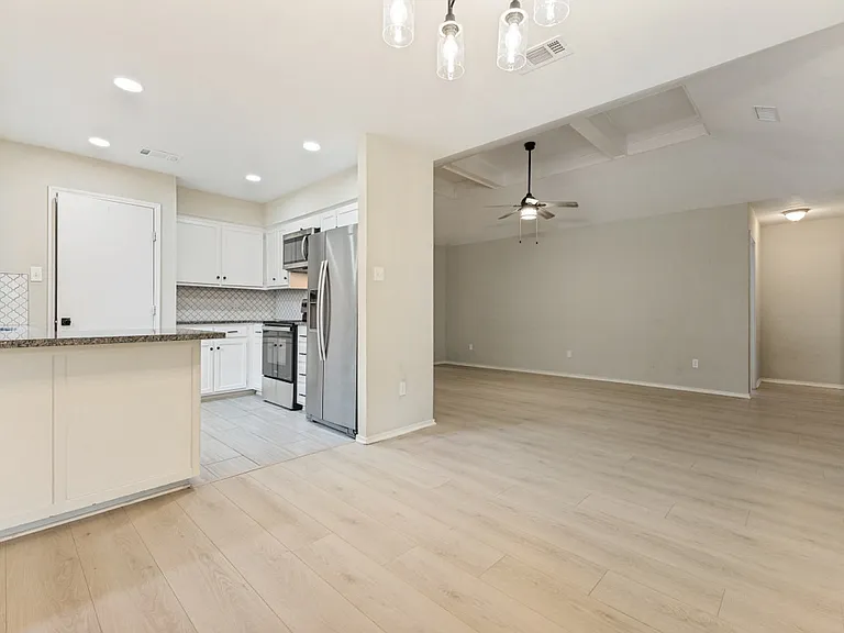 2313 Harvest Glen Ct — Photo 9
