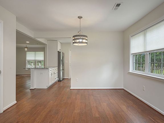 5th image of 176 Stoney Dr