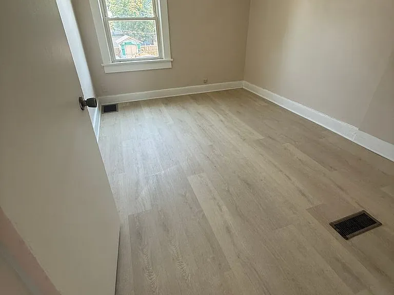 1714 Nelson St — Photo 4