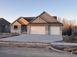 1012 E Summerchase Cir, Derby, KS 67037