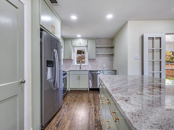 4th image of 4237 Skillman St