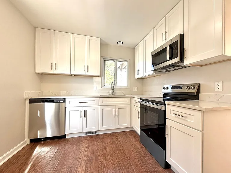 2180 Vernier Rd — Photo 10
