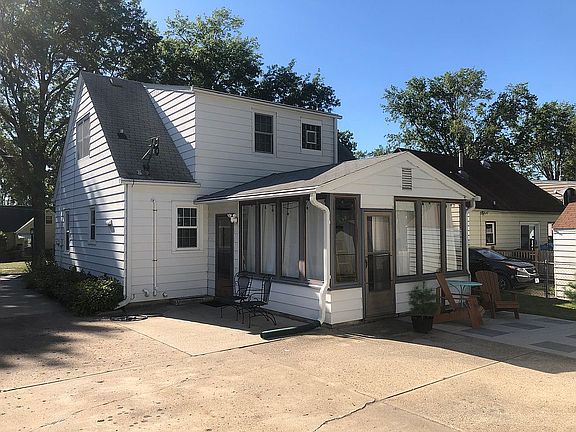 Back & Porch from Driveway