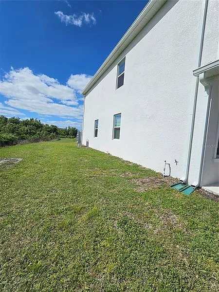 3 bed, 1888 sqft, $2,200 — Photo 2
