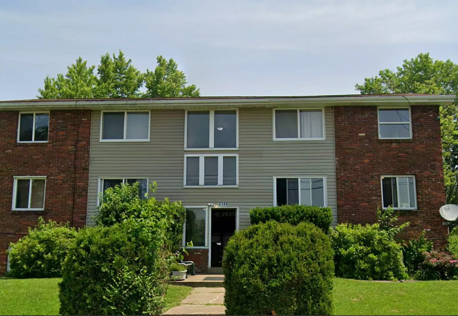 2144 Raymond Ave — Photo 1