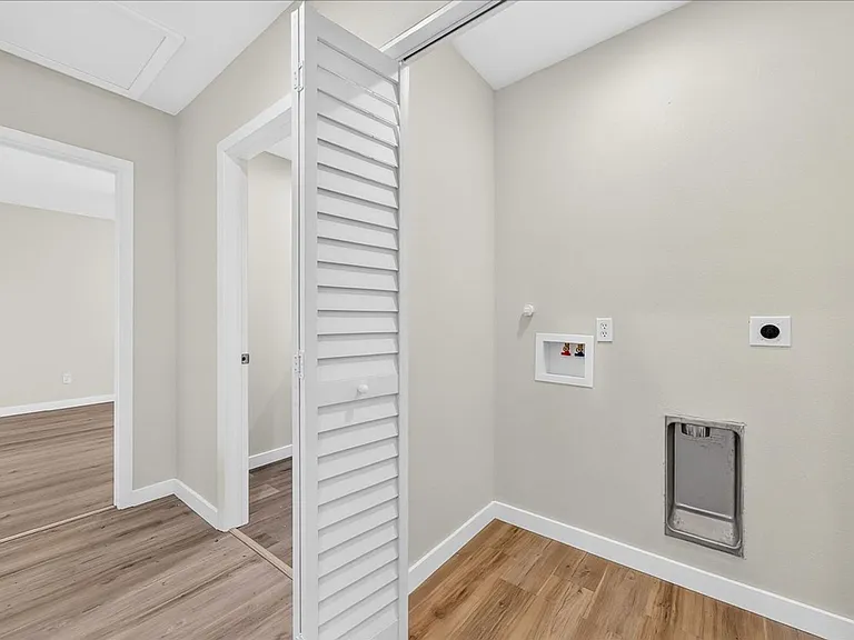 1154 Florida Ave — Photo 24