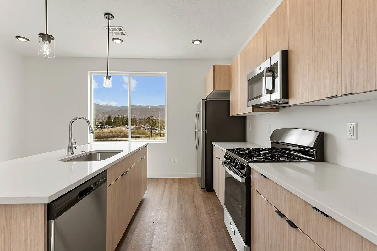 Building Photo - Coal Creek Townhomes