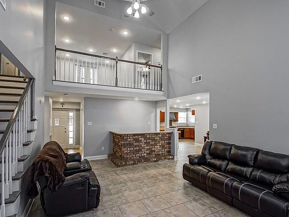 3rd image of 4016 Ellen Dr