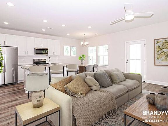 5th image of 1032 Wildflower Dr