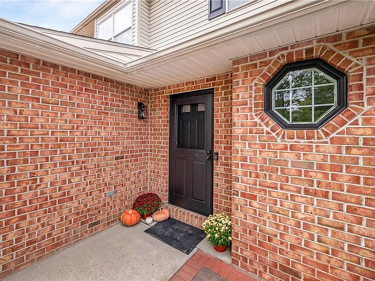 43 Olde Penn Dr — Photo 2