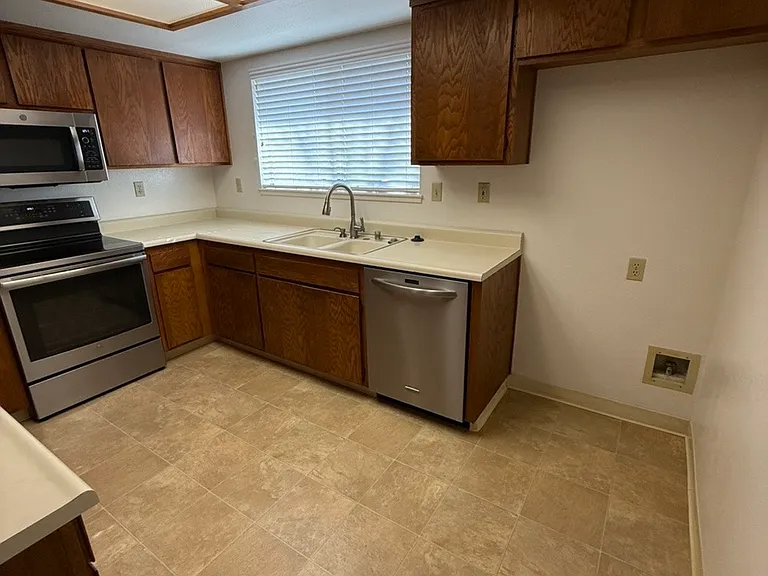 1644 San Vicente Ave — Photo 3