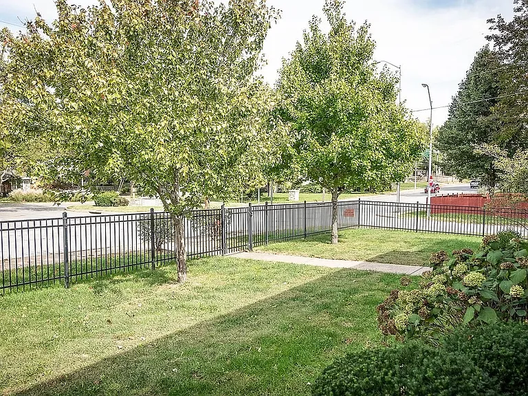 1001 W 75th St — Photo 26
