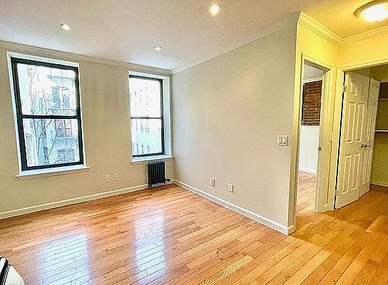 5th image of 239 Henry St APT 4B