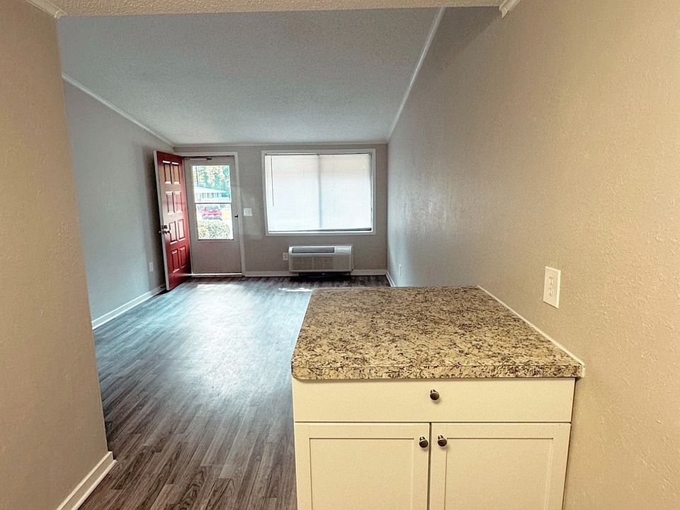 Thoughtfully designed with comfort and practicality in mind, this studio offers everything you need.