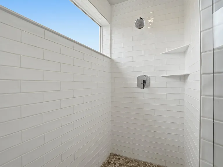 1518 N Newton St — Photo 29