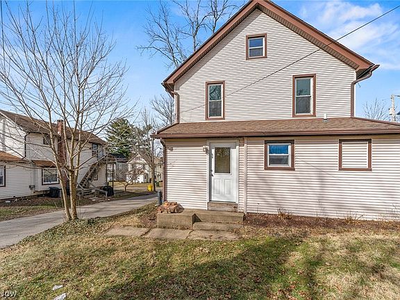 2nd image of 313 E 7th St