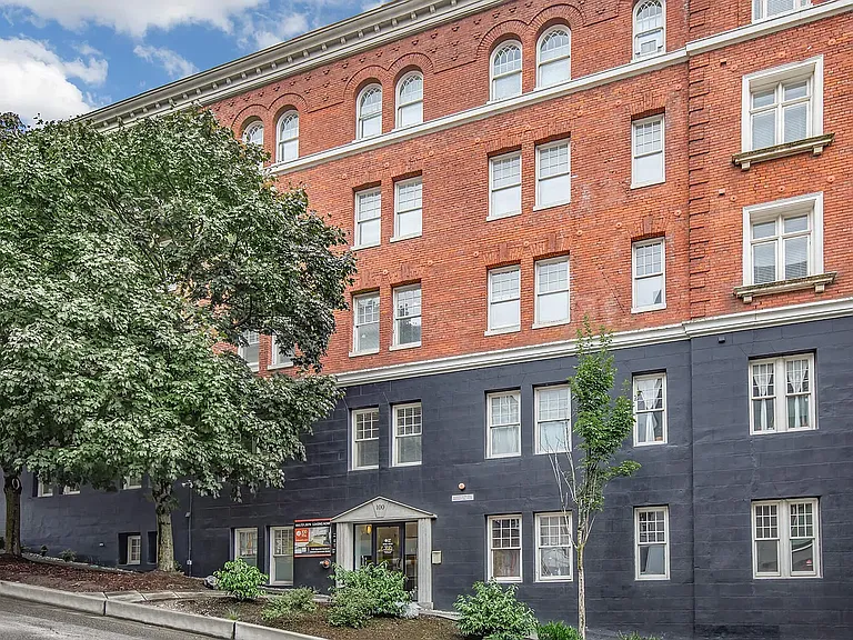 100 on 6th *Limited Time Concession: Now Offering 1 Months Free Rent* — Photo 33