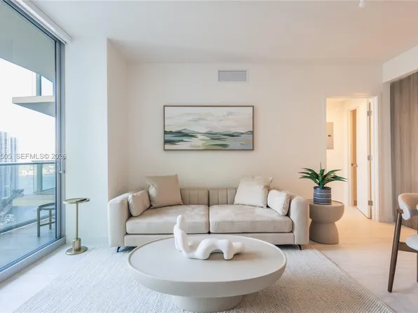 77 SE 5th St, Miami, FL
