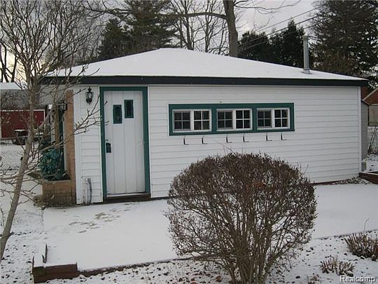 4th image of 32154 Cambridge St