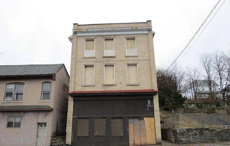 194 S Main St photo 1